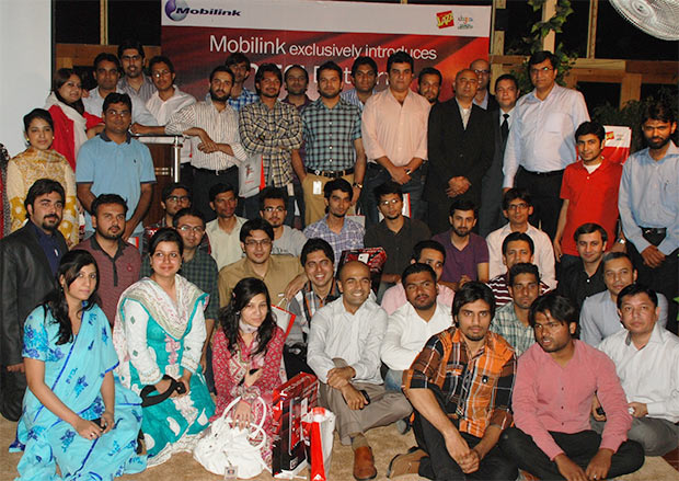 A Group photo of Bloggers, Media Persons and HTC / Mobilink Representatives 